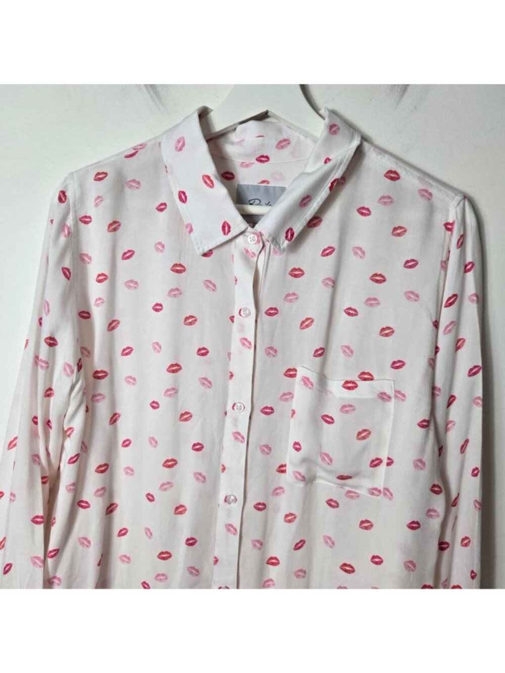Rails Size M Rocsi Kiss Me Lipstick All Over Print Button-Up Blouse Feminine Pre - Picture 3 of 11